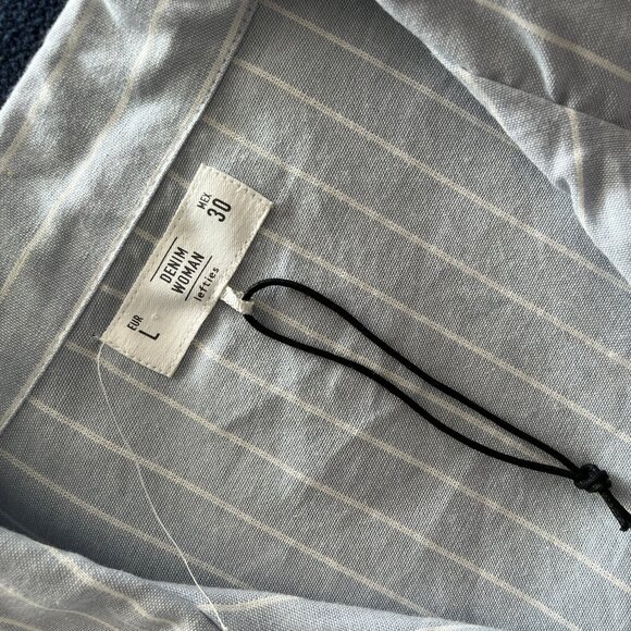 Baby Blue Striped Cropped Button down Shirt. Size L. From Lefties Spain. - Picture 7 of 8